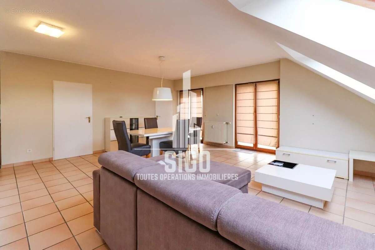 Appartement à MEZERES