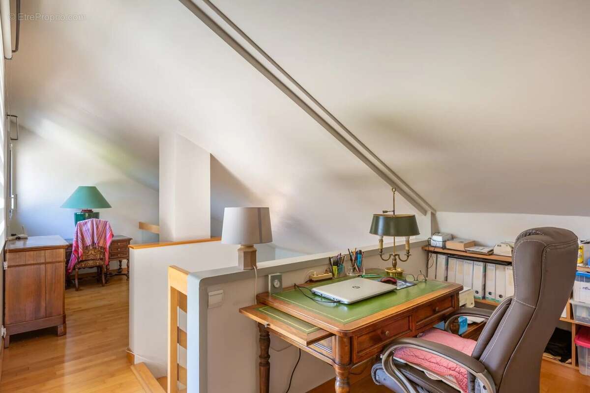 Maison à SAINT-GENIS-LES-OLLIERES