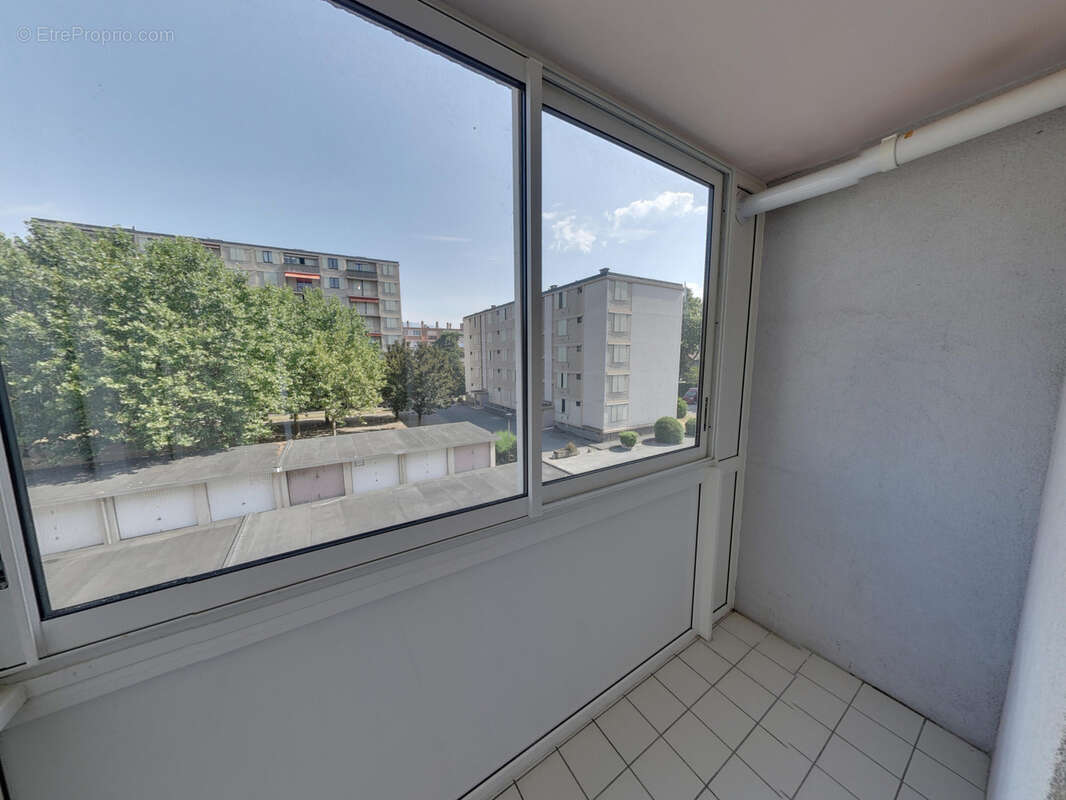 Echirolles beau 3 pièces + cuisine de 65.88m2 avec terrasse couverte au calme sans vis-a-vis - photo 6