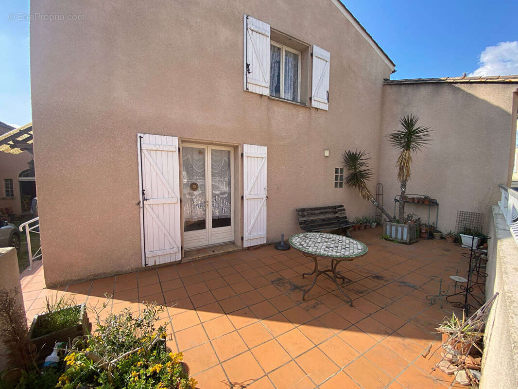 Maison de village avec terrasse et garage - photo 8