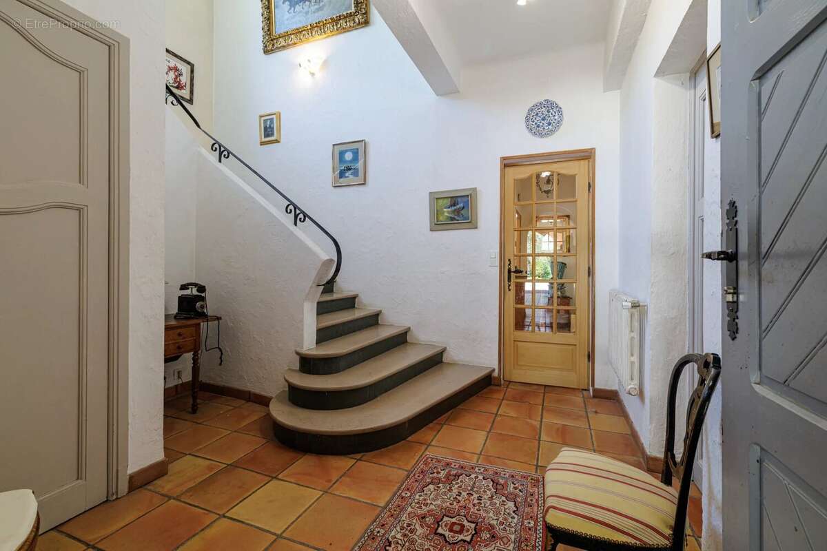 Maison à CHATEAUNEUF-GRASSE