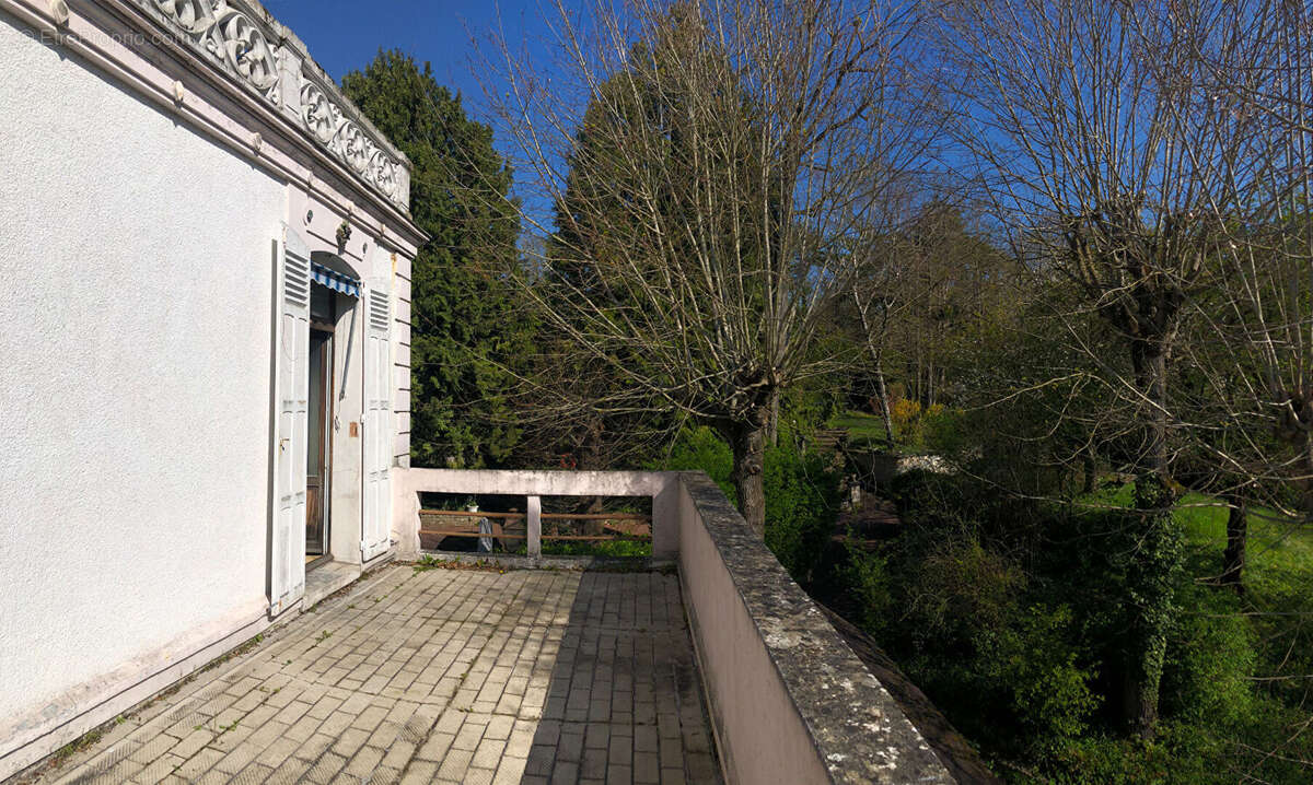 Maison à FOLLAINVILLE-DENNEMONT