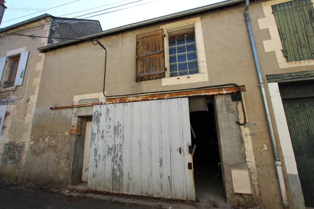 Parking à LA CHARITE-SUR-LOIRE