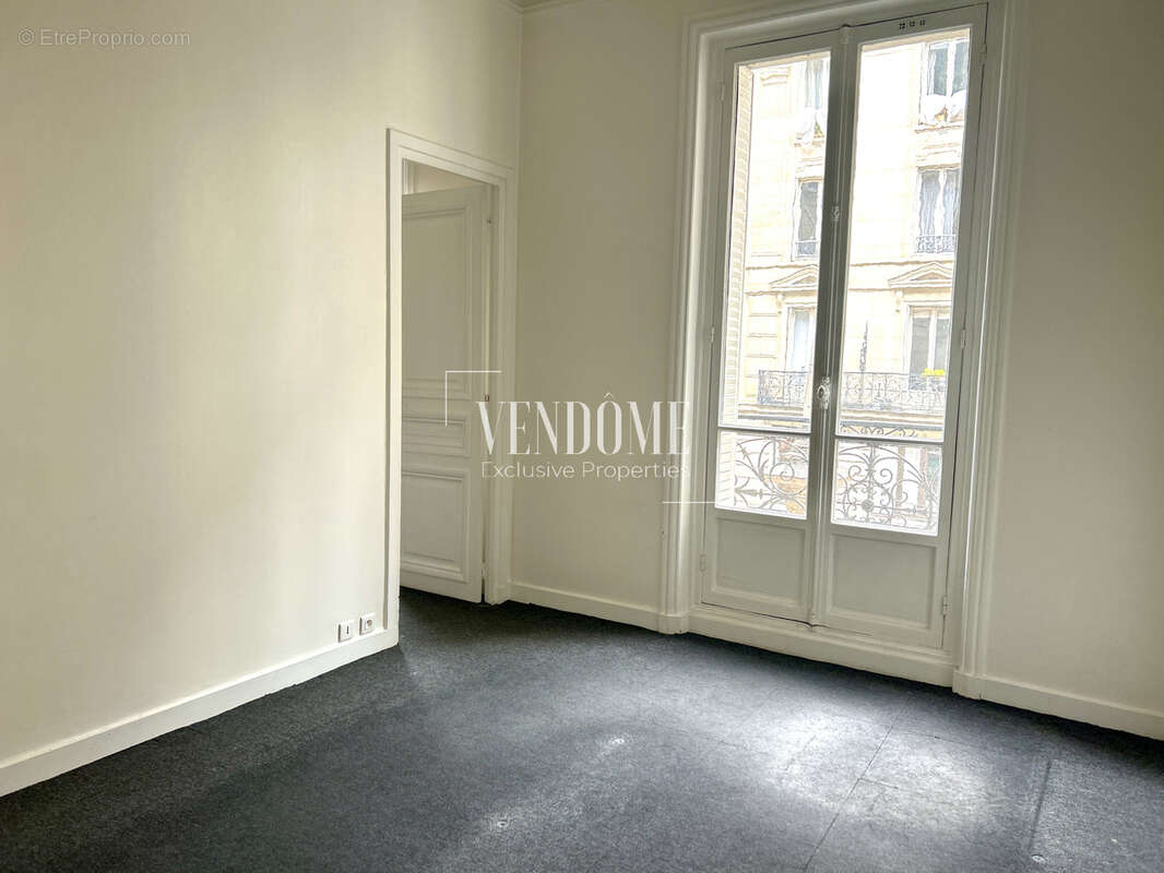 Appartement à PARIS-1E