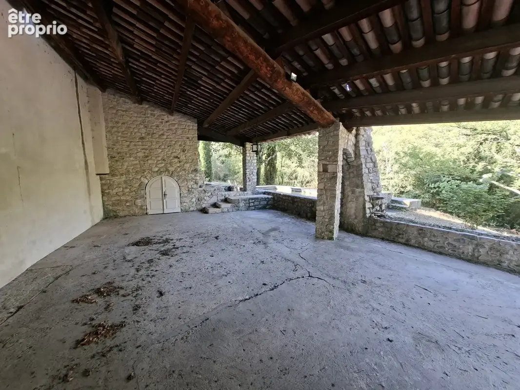 Bâtisse en pierres à rénover. - photo 5