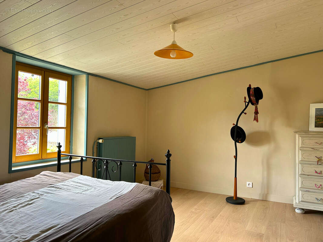 Maison à SAINT-MEME-LES-CARRIERES
