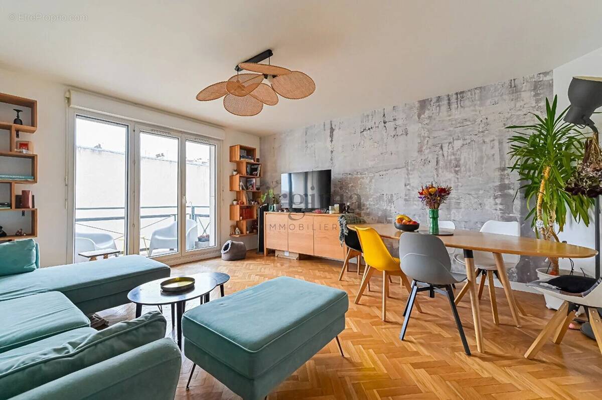 Appartement à CHARENTON-LE-PONT