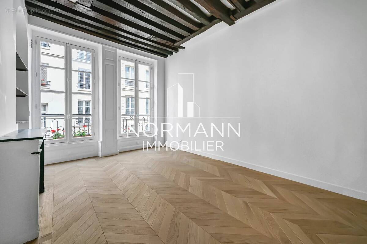 Appartement à PARIS-1E