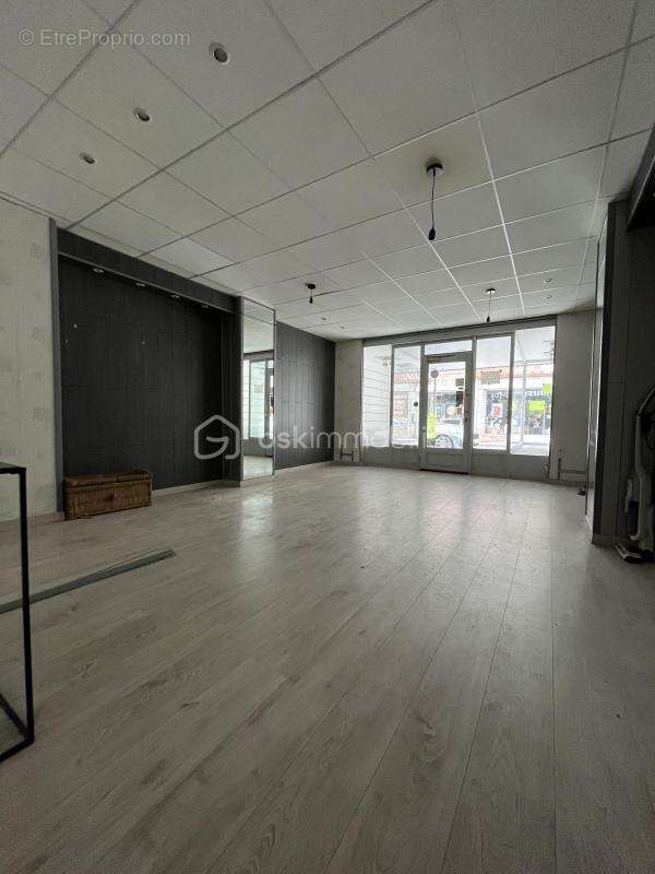 Commerce à MORESTEL