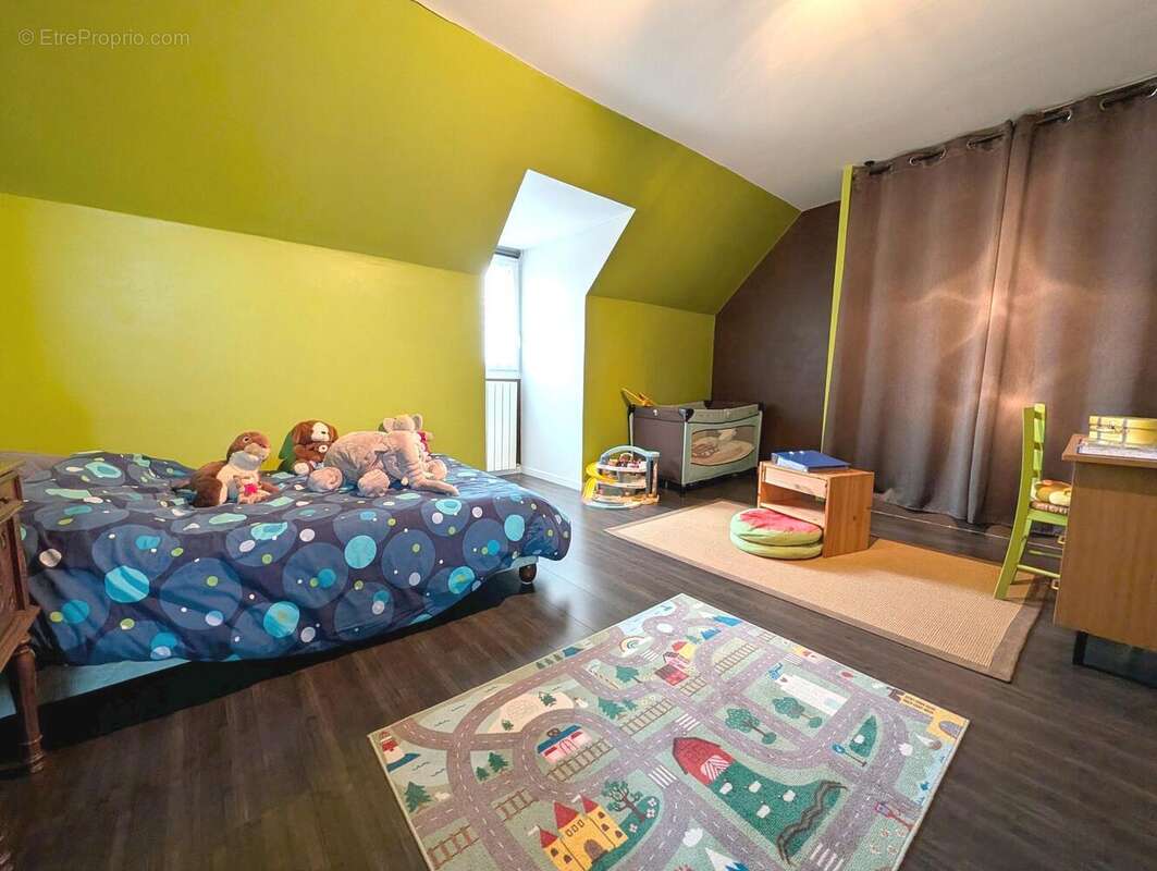 Maison à LES CLAYES-SOUS-BOIS