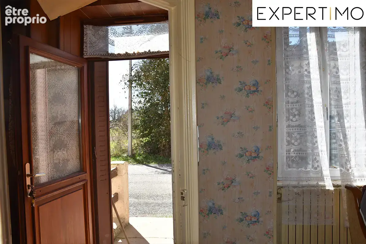 Menat, ensemble de 3 maisons, grange et terrain de tennis sur 7128m2 de terrain plat. - photo 11