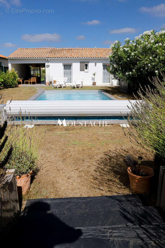 Maison  à la rénovation contemporaine avec piscine- a deux pas des commerces & de la plage - - photo 22
