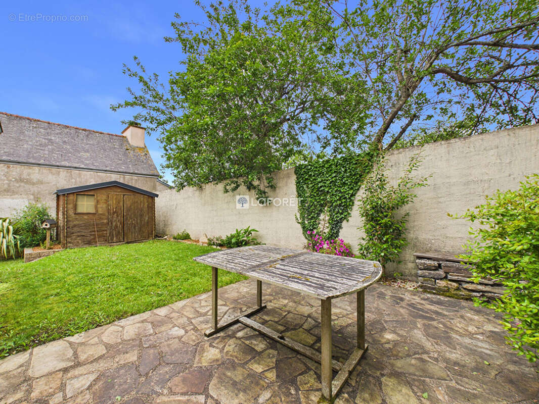 Maison à CHATEAUNEUF-DU-FAOU