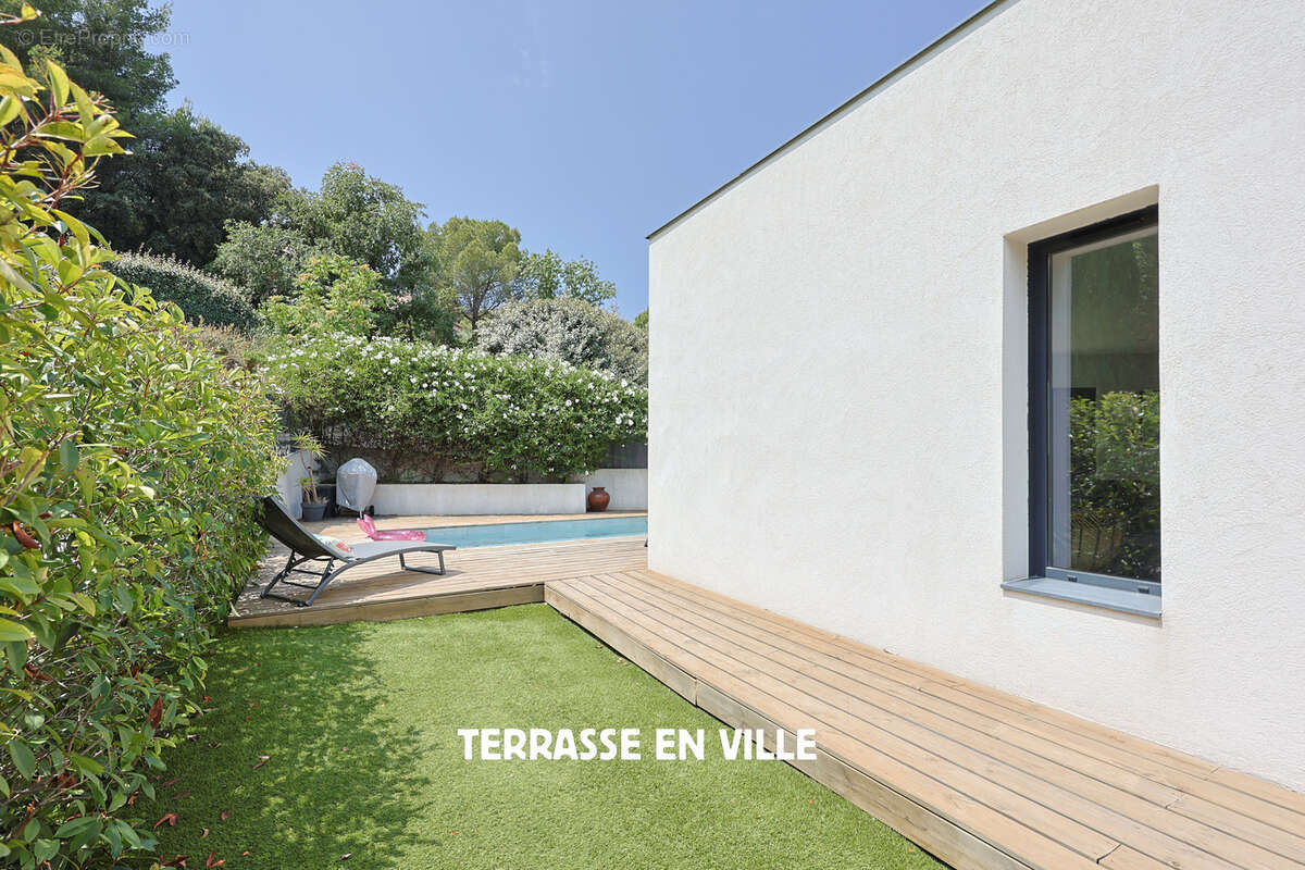 Maison à SAINT-CYR-SUR-MER