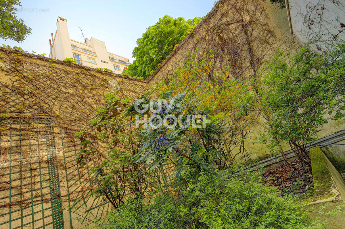 Commerce à PARIS-16E