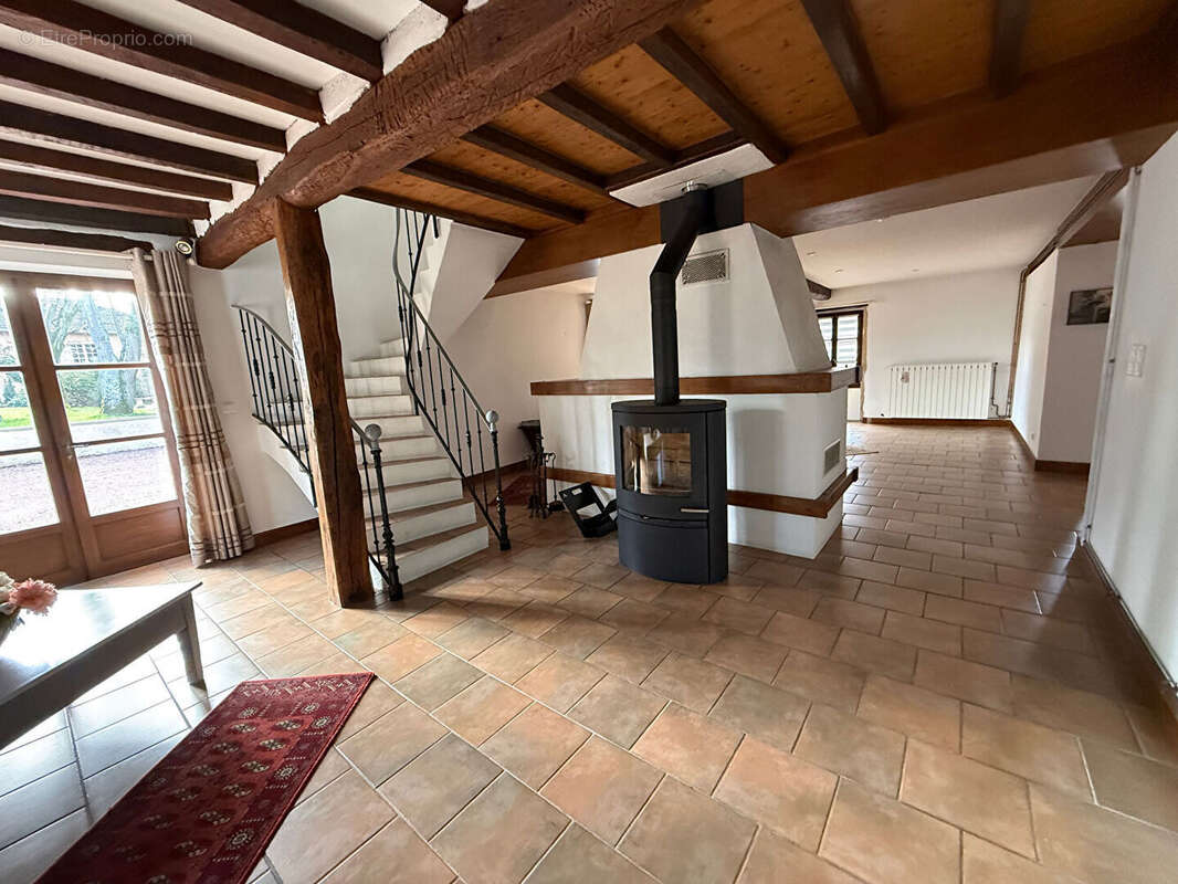 Maison à COMMELLE-VERNAY