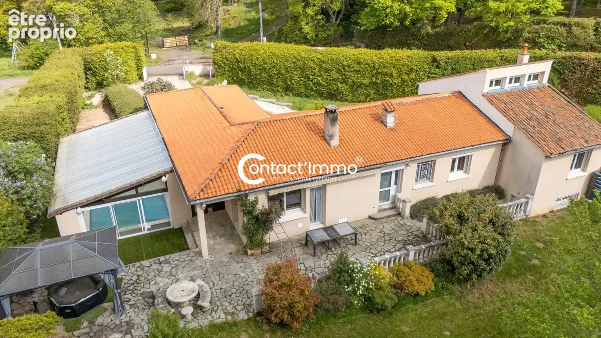 Photo Maison à Aydat au prix de 359 000€