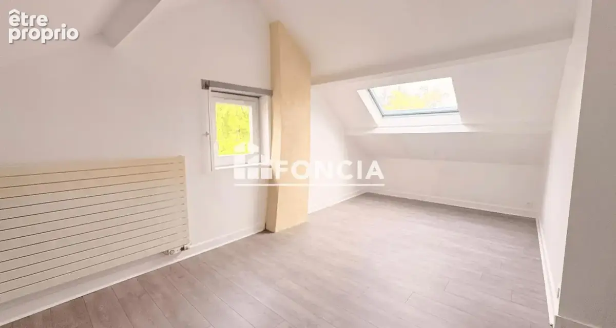 Maison avec sous-sol total, grand terrain clos et gare à proximité ! - photo 11