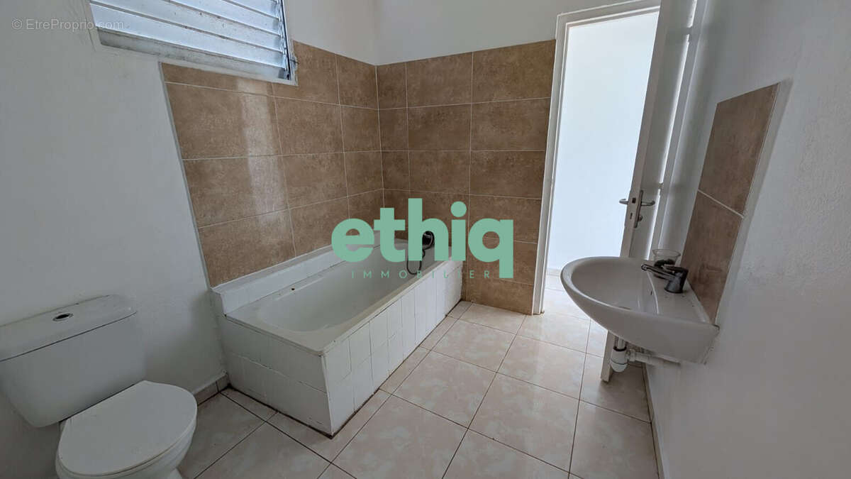 Maison à CAPESTERRE-BELLE-EAU