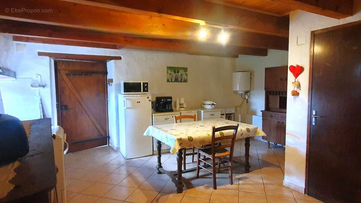 Charmante propriété avec 6 hectares de terrain à La Salvetat-Peyralès - photo 14