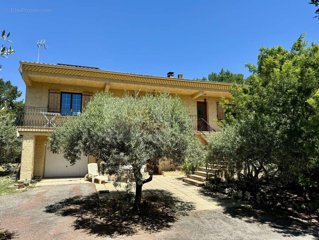 Maison à L'ISLE-SUR-LA-SORGUE
