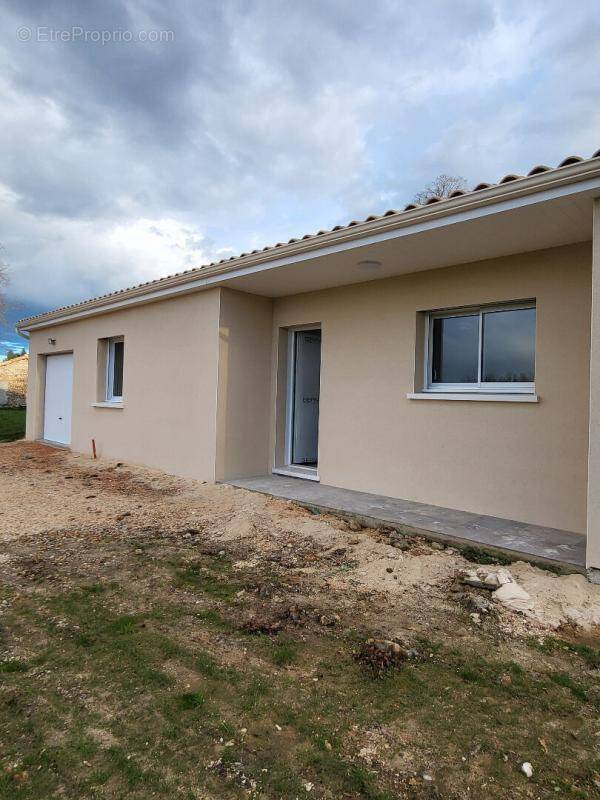 Maison à AGONAC