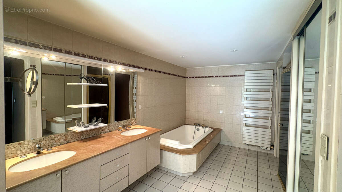 Appartement 245 m² à Rans  - photo 7