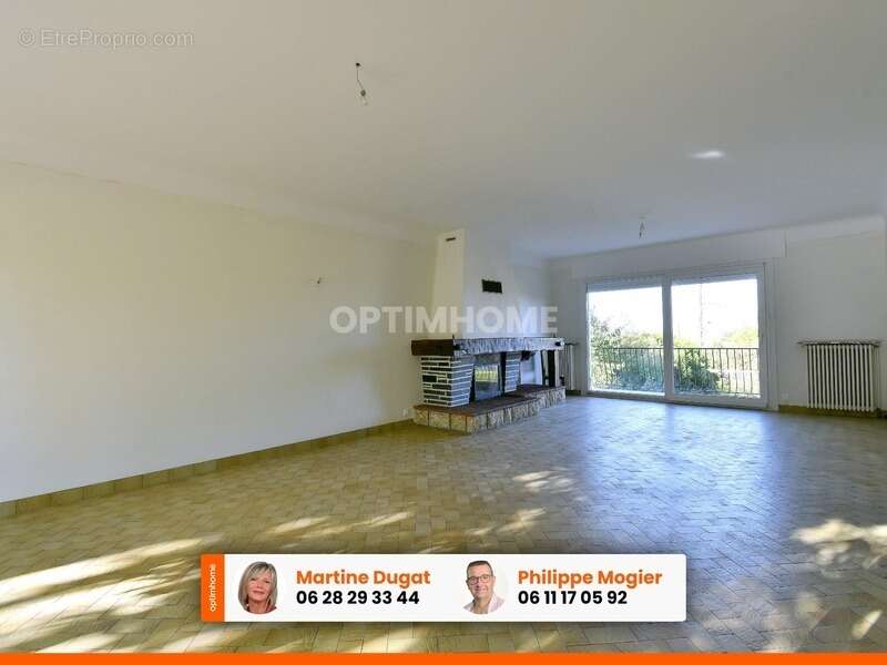 Maison à CREUZIER-LE-VIEUX