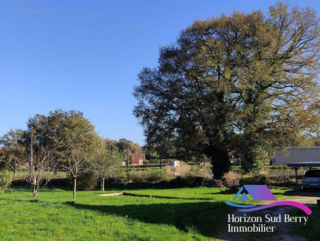 Jardin - Maison à PERASSAY