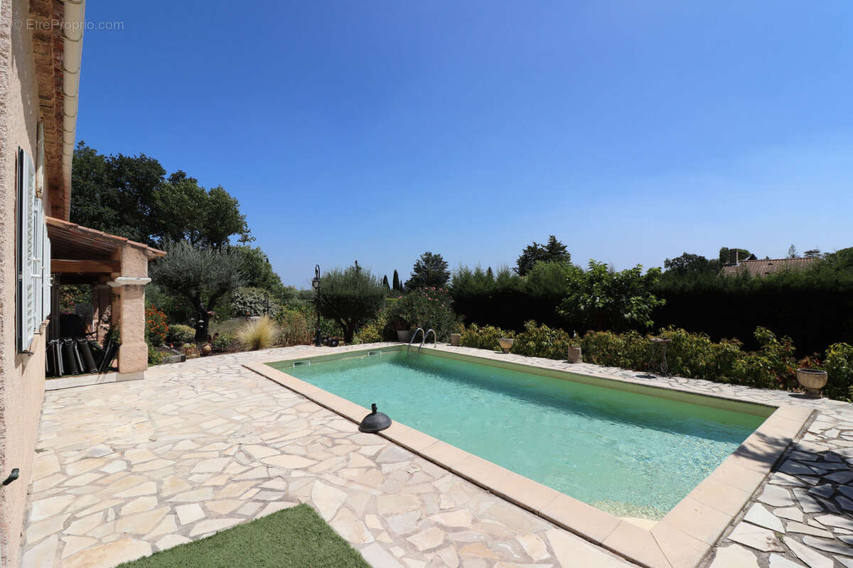 Flayosc exclusivite villa 136m2 3 chambres sur terrain 900m2 avec piscine - photo 5