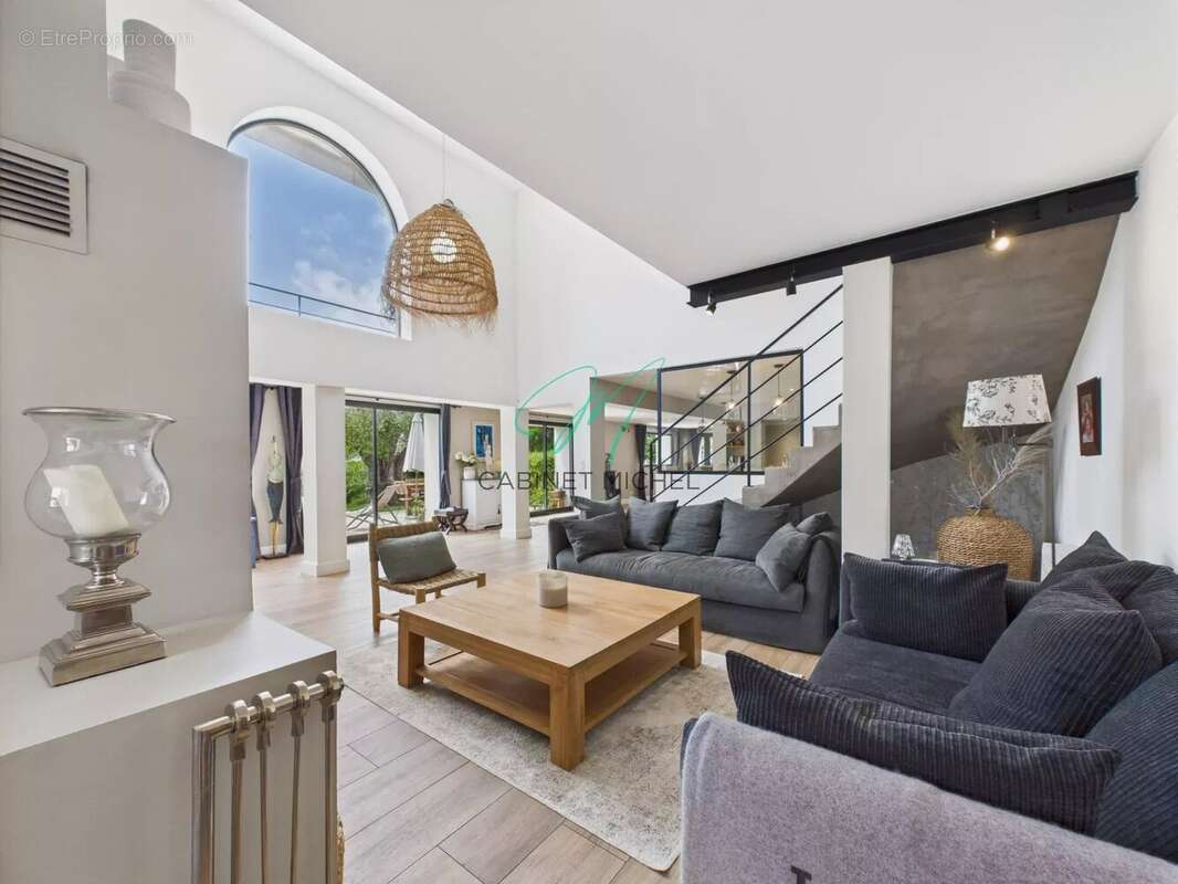 Maison à ROQUEFORT-LES-PINS