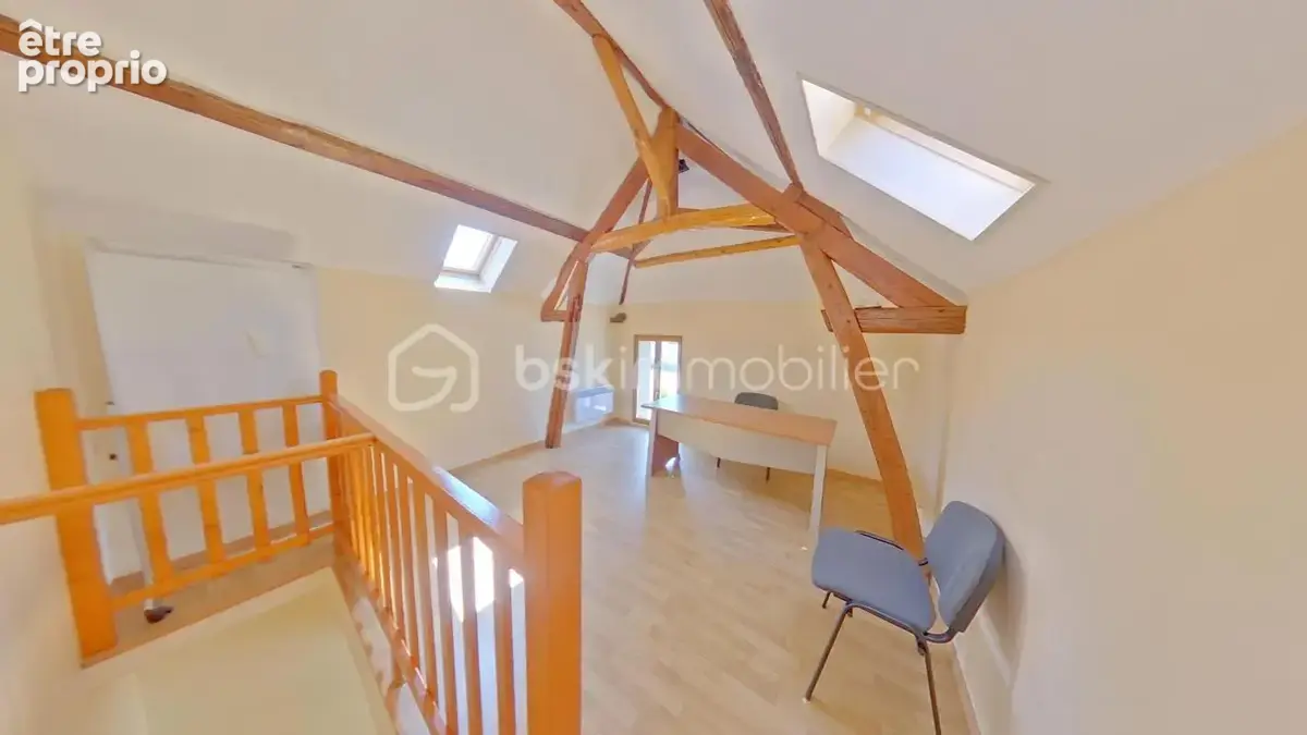 Bâtiment professionnel de 220 m² a finir d'aménager en salle de réception ou pour un commerce ou pour une entreprise soit a tran - photo 6