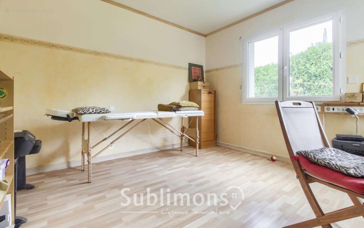 La maison familiale cachée du centre de Peillac - photo 10
