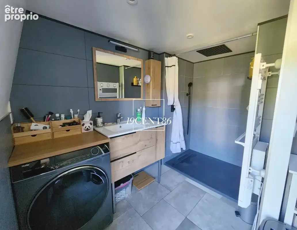 Trevoux - au dernier etage d'un chateau, appartement renove avec cave - photo 8