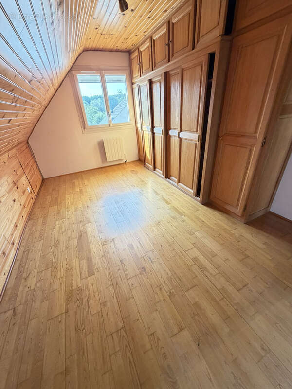 VAUX-SUR-SOMME   Pavillon individuel avec véranda, sous-sol complet et terrain de 1 027 m2 - photo 10