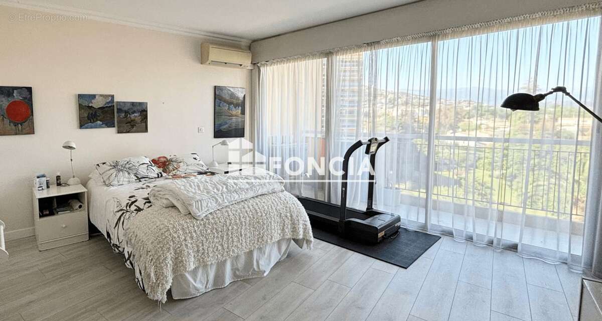 Appartement à MANDELIEU-LA-NAPOULE