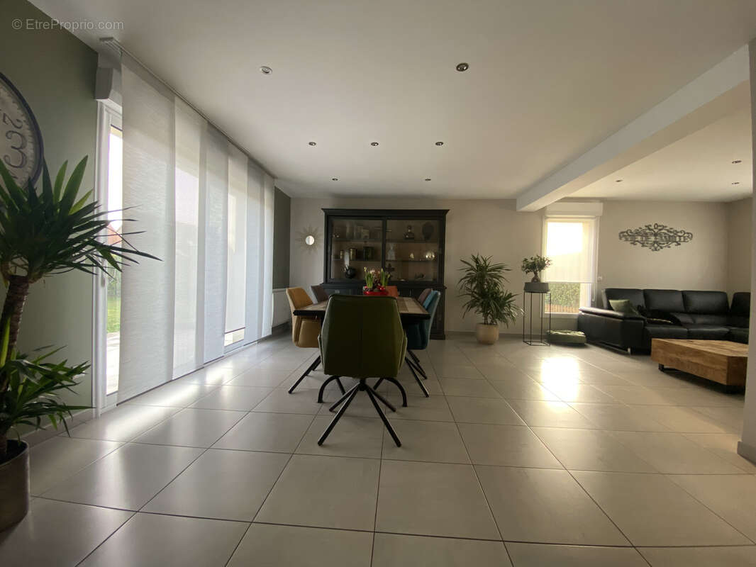 Maison à COURRIERES