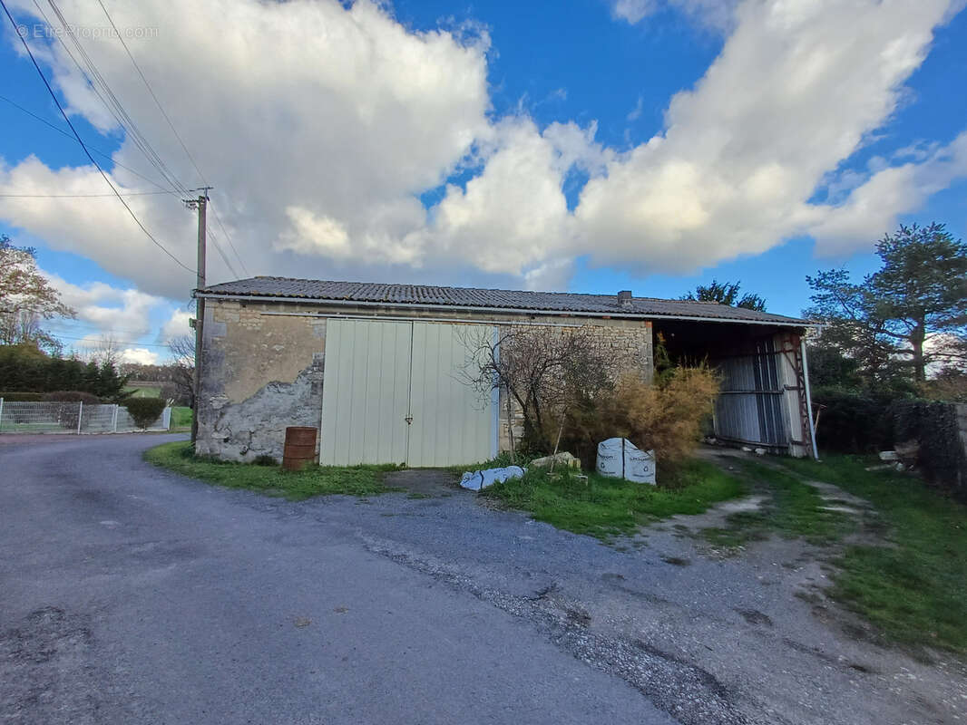 Maison à BAIGNES-SAINTE-RADEGONDE
