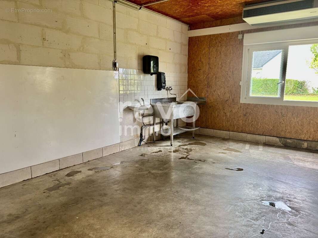 Commerce à LA BREILLE-LES-PINS