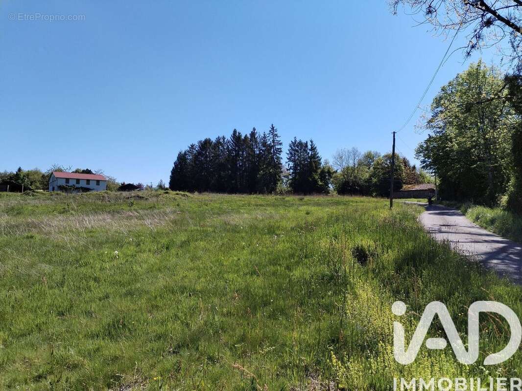 Photo 3 - Terrain à CHATEAU-CHERVIX