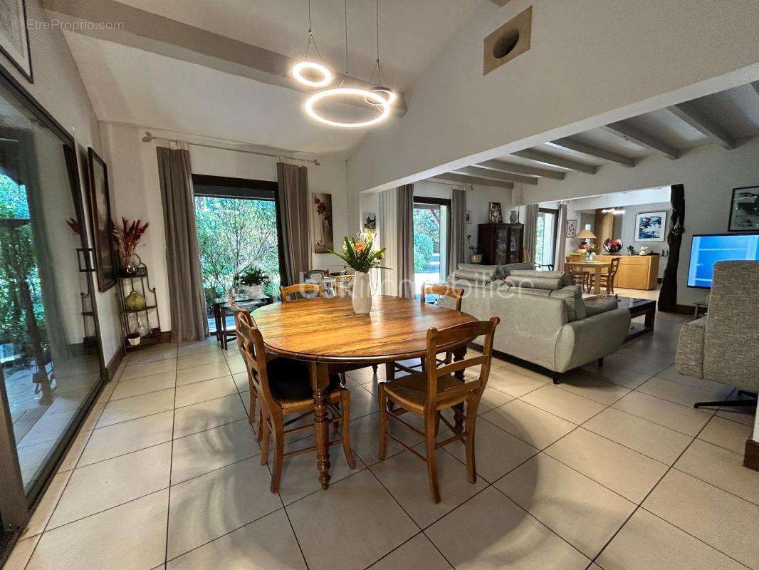 Maison à AUBIE-ET-ESPESSAS