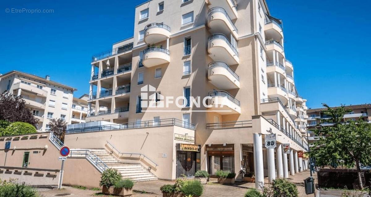 T2 avec garage en centre-ville : locataire stable, rentabilité de 5% - photo 1