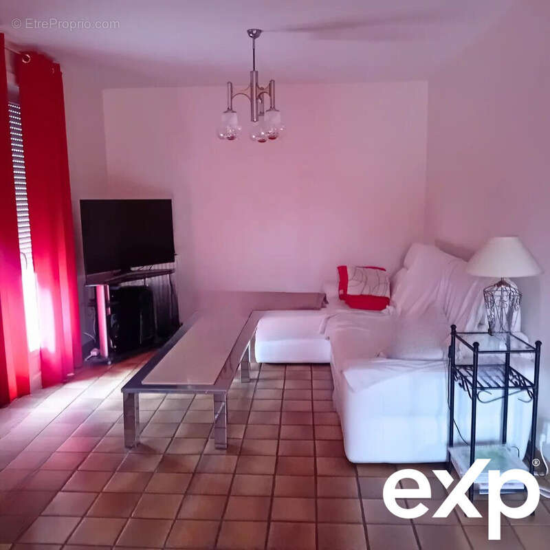 Maison à LES ECRENNES