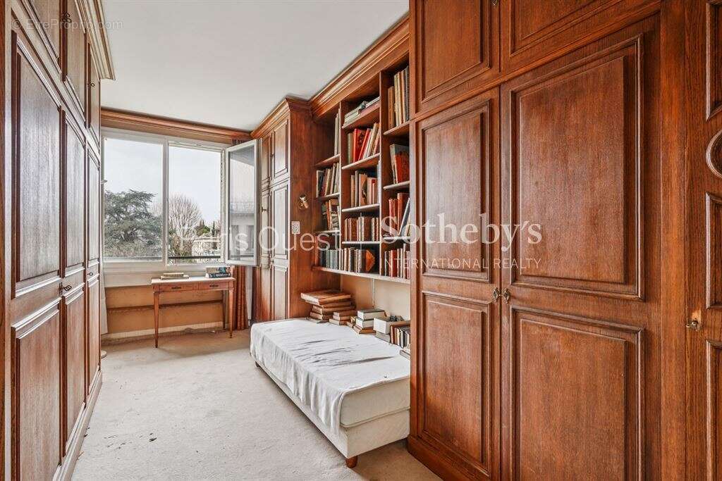 Appartement à NEUILLY-SUR-SEINE