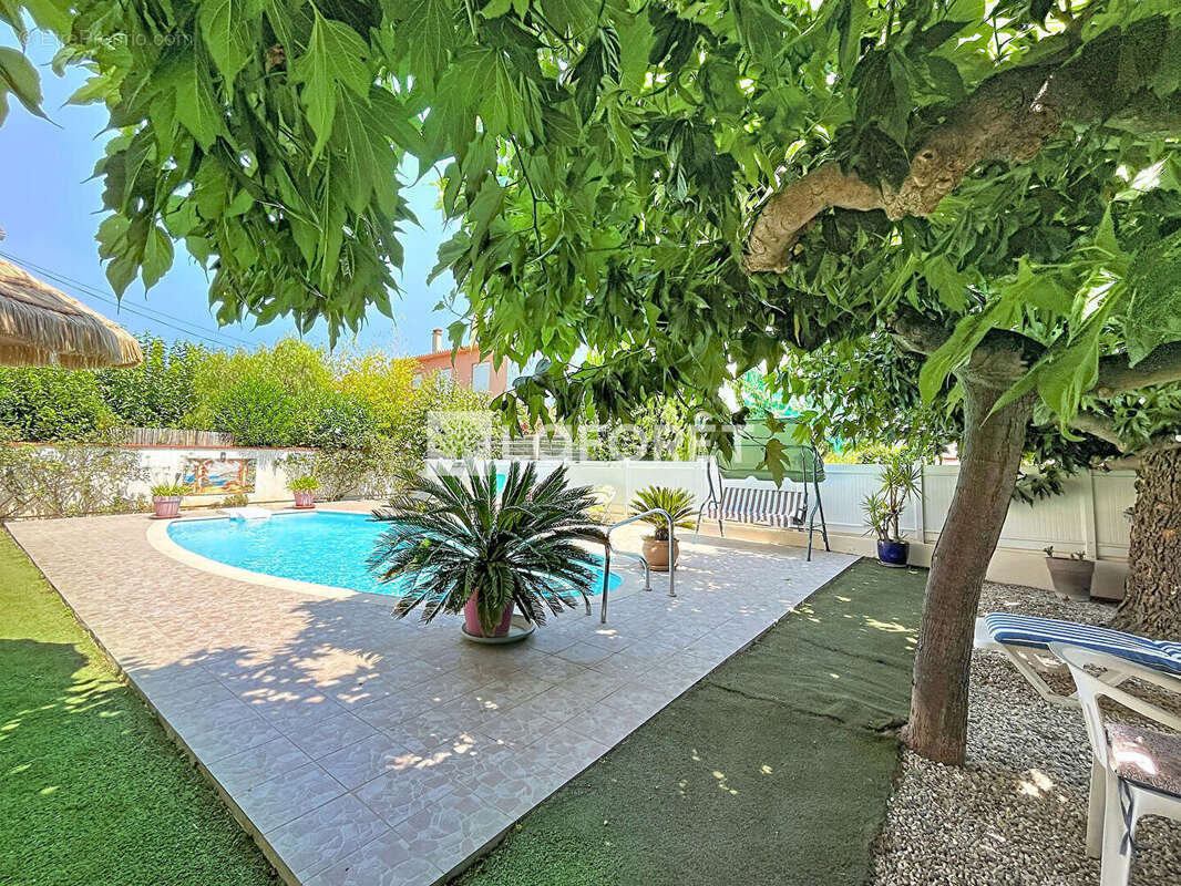 Maison 3 faces avec piscine, 4 chambres et grand garage - photo 12
