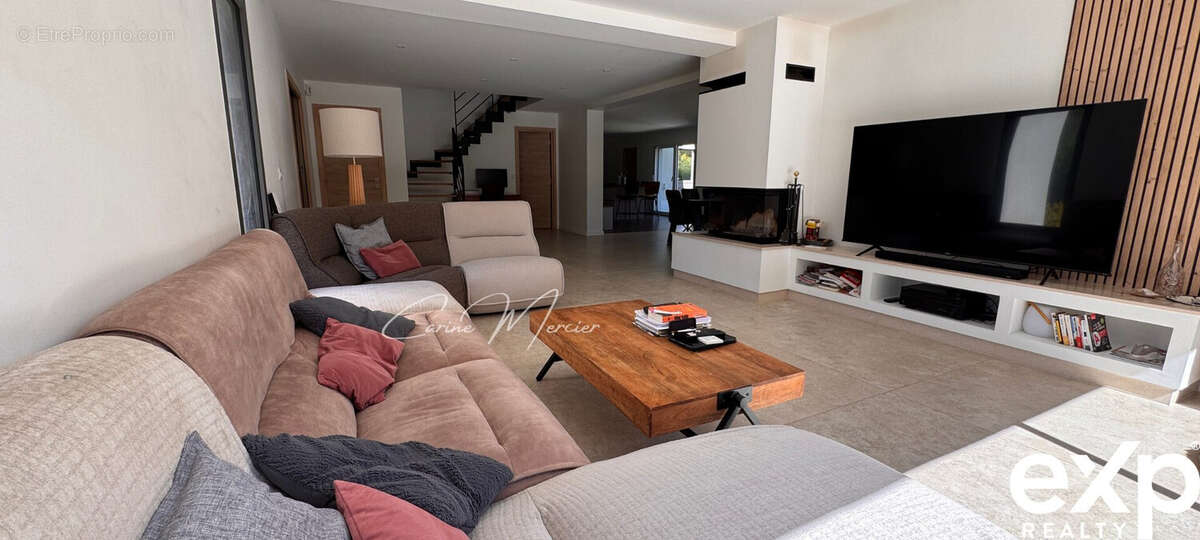 Maison 317 m² à Saint-Remy-L'honore  - photo 9