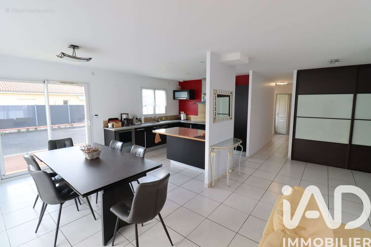 Photo 5 - Maison à SAINT-BEAUZIRE