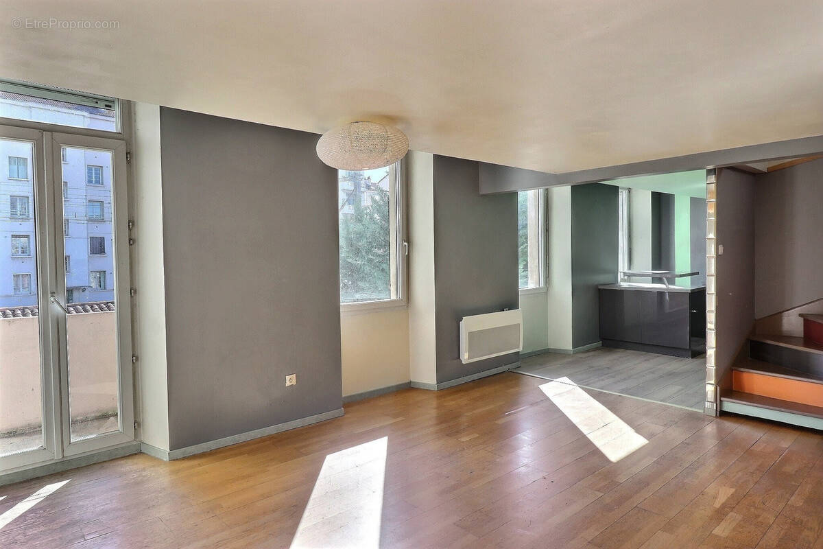 Appartement à MARSEILLE-4E