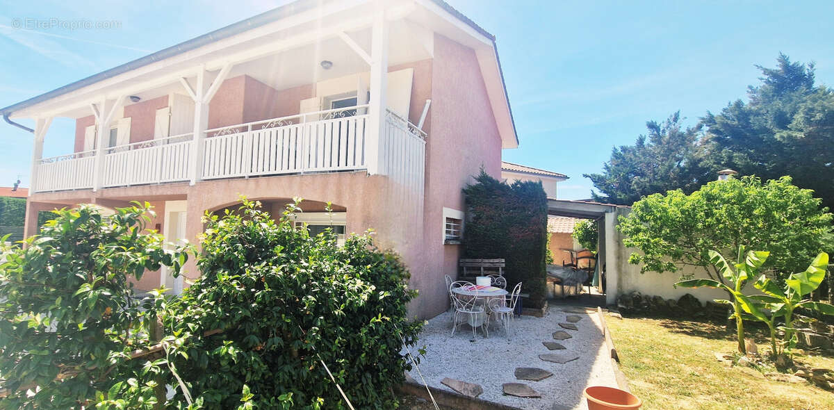 Maison à CHAVANOZ