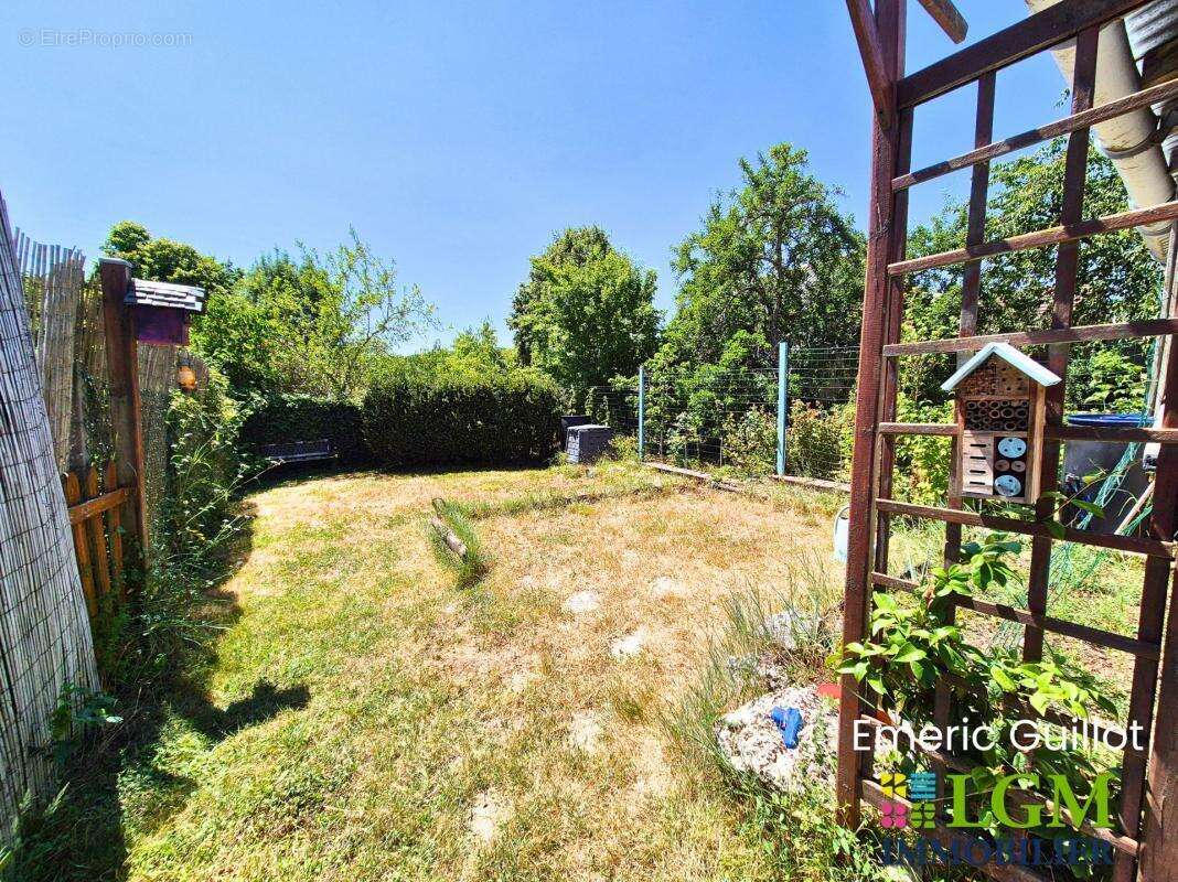  À VENDRE – Maison de bourg entièrement rénovée de 110 m² - 3 Chambres - Bureau - Terrasse - Atelier - appentis - Cave - Chambon - photo 8
